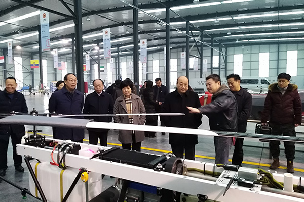 Hu Quan, director of the Standing Committee of Zhengzhou Municipal People’s Congress, visited our company for research and guidance